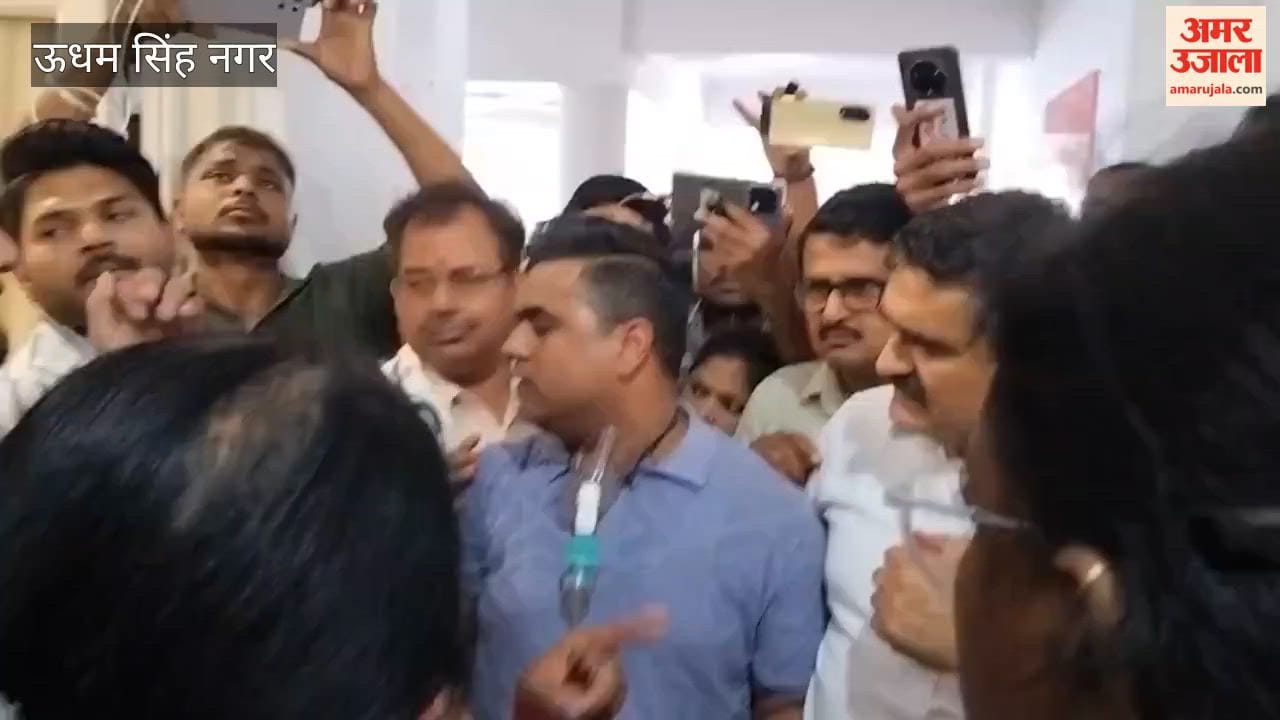 Congressmen surrounded the Principal of Rudrapur District Hospital over the irregularities