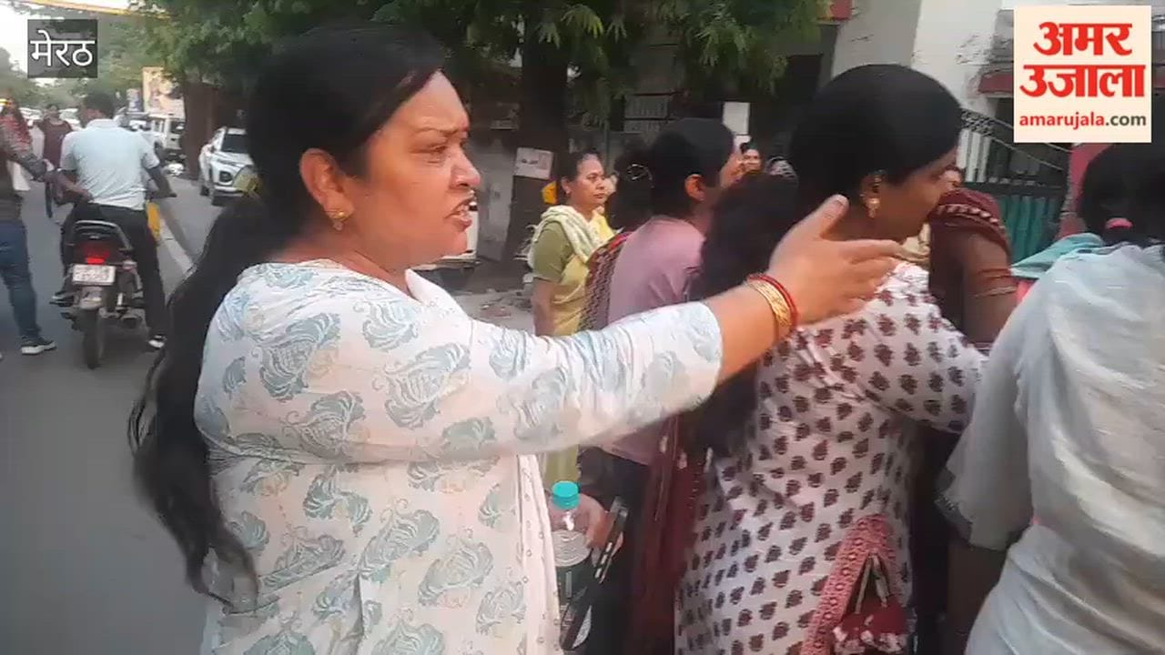 Meerut: Women of Central Market surrounded Somendr Tomar's residence, raised slogans
