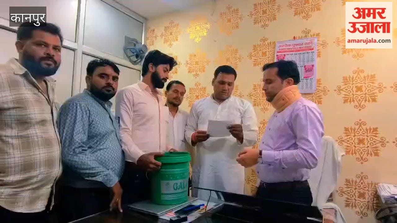 Kanpur: Protest Staged at Jal Nigam Office with Empty Buckets