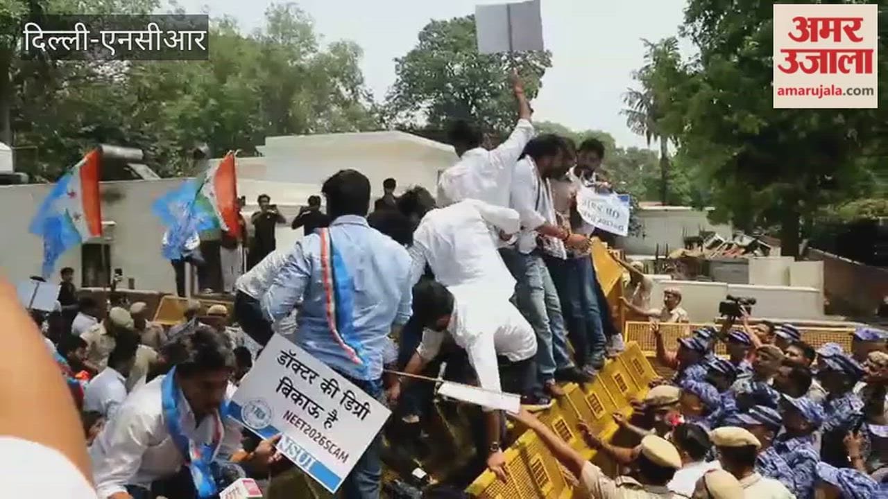 NSUI Stages Protest Outside Shastri Bhawan Over NEET Exam Cancellation