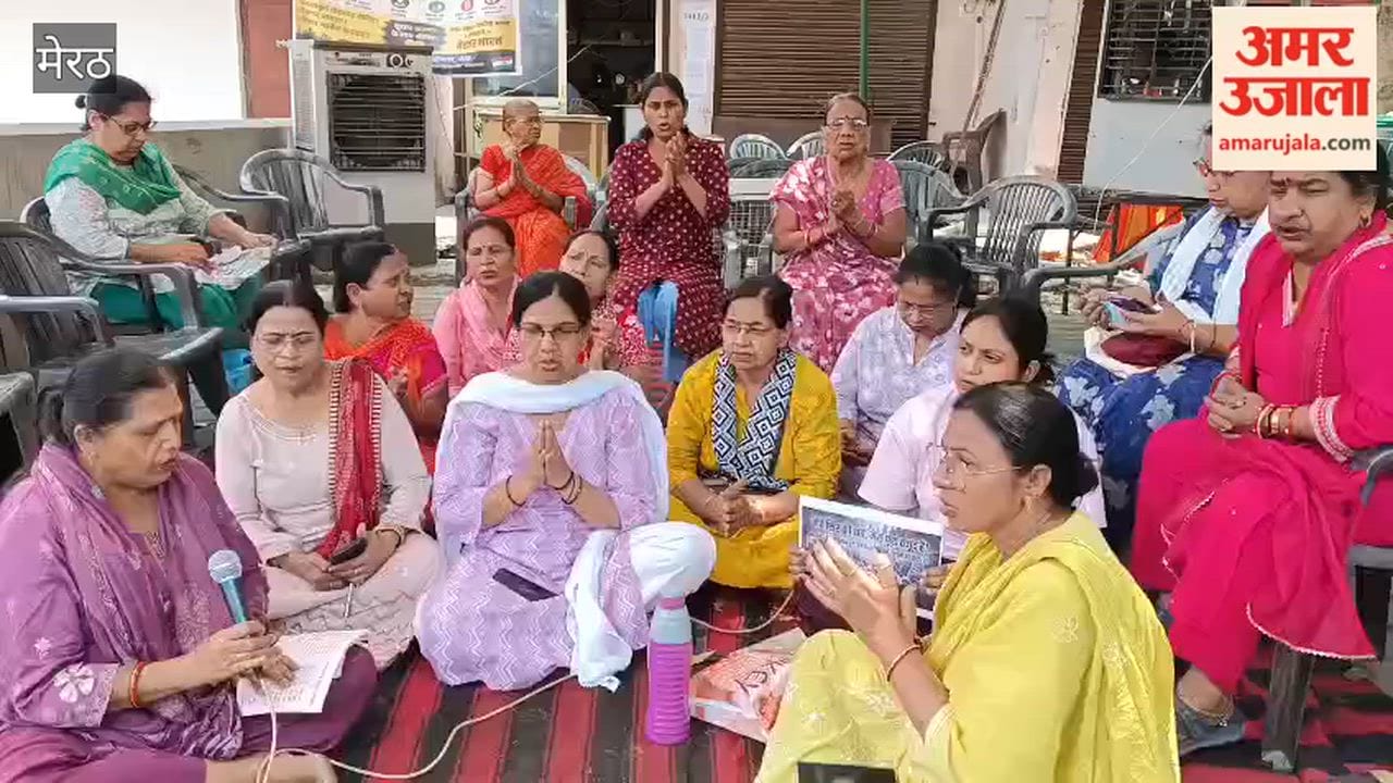 Meerut: Women Recite Hanuman Chalisa During Protest Against Setback Action in Meerut