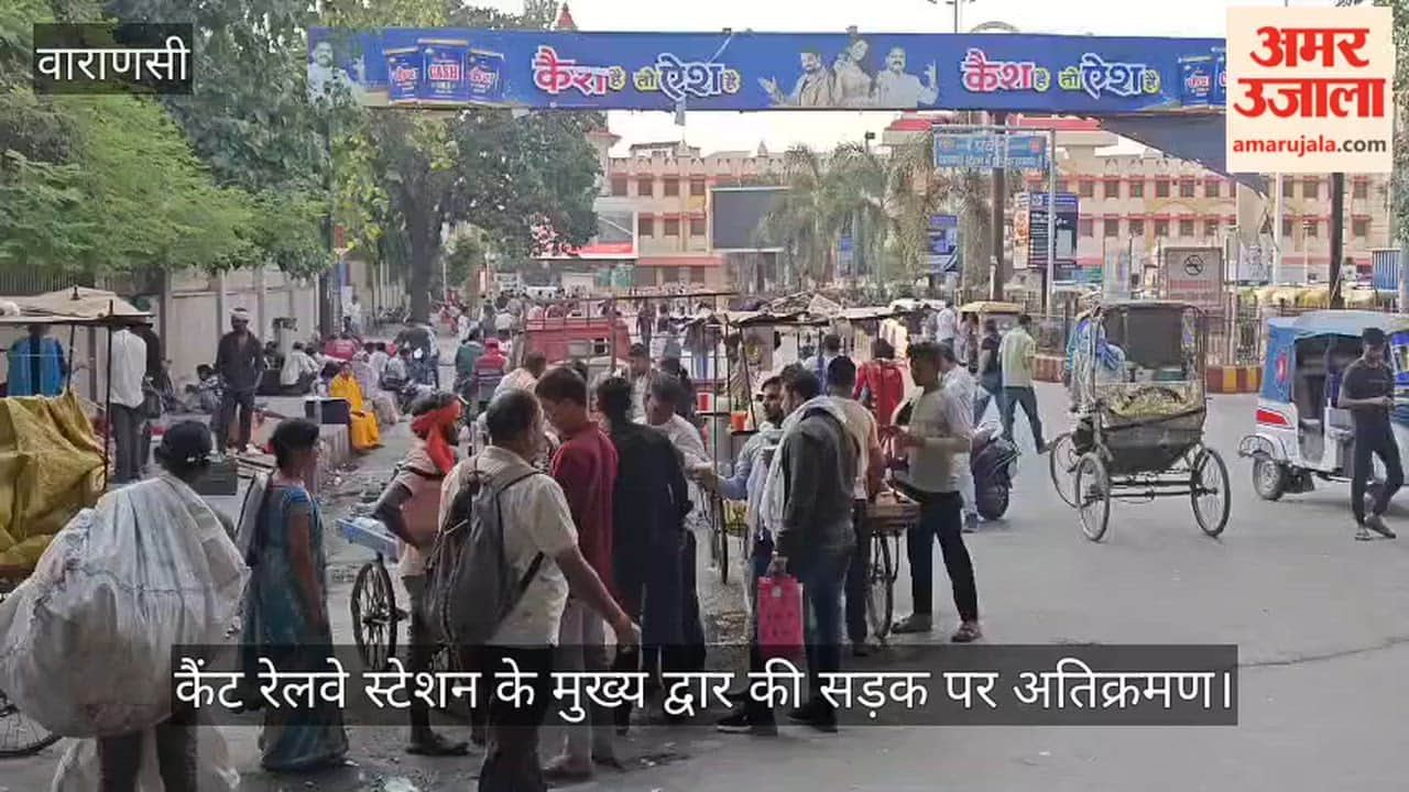 Encroachment on the Road at the Main Entrance of Cantt Railway Station varanasi