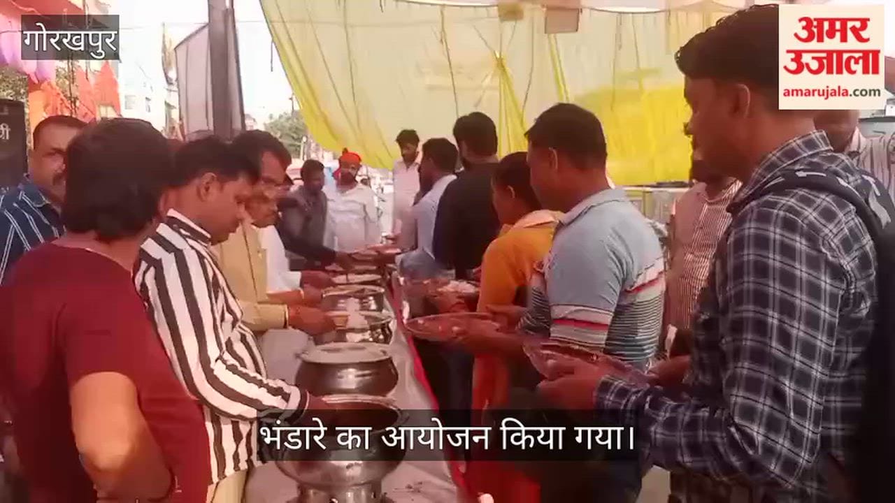 A huge feast was organised in front of Balaji Temple.