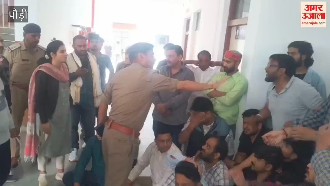 Pauri News: Congress Workers Stage Protest at District Headquarters Over Suicide Case of Youth from Raitpur Village