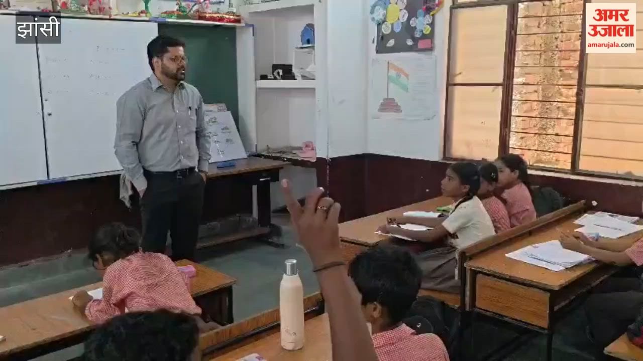 DM turns guru, writes questions on board, gives chocolates for solving them