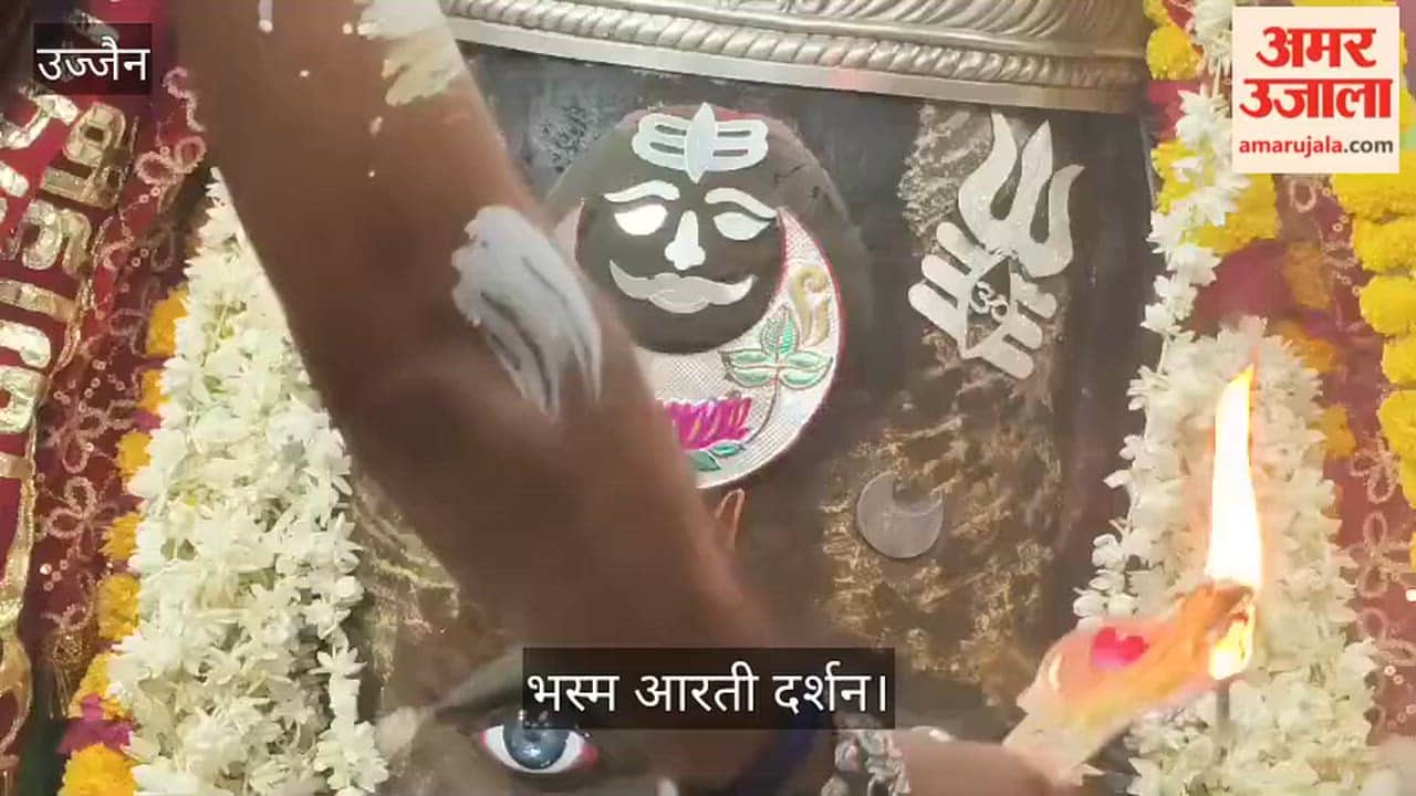 Baba Mahakal adorned ashes on Apara Ekadashi adorned garland of Mogra Jai Shri Mahakal echoed temple