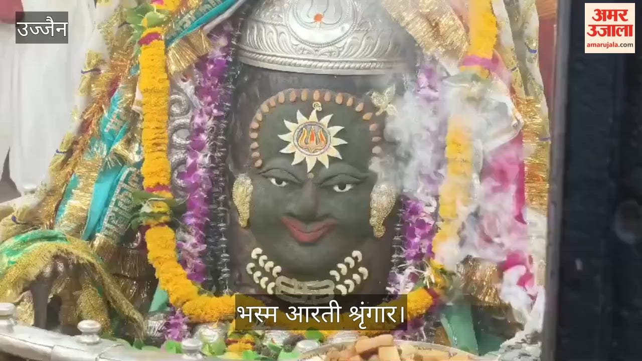 head was adorned cannabis, sun shone, Baba Mahakal Ramai ash and garlanded skulls.