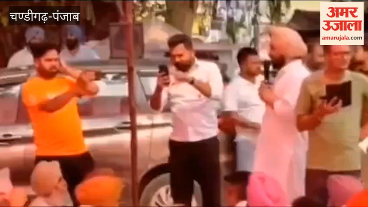 AAP leaders staged a protest against the BJP in Ferozepur.