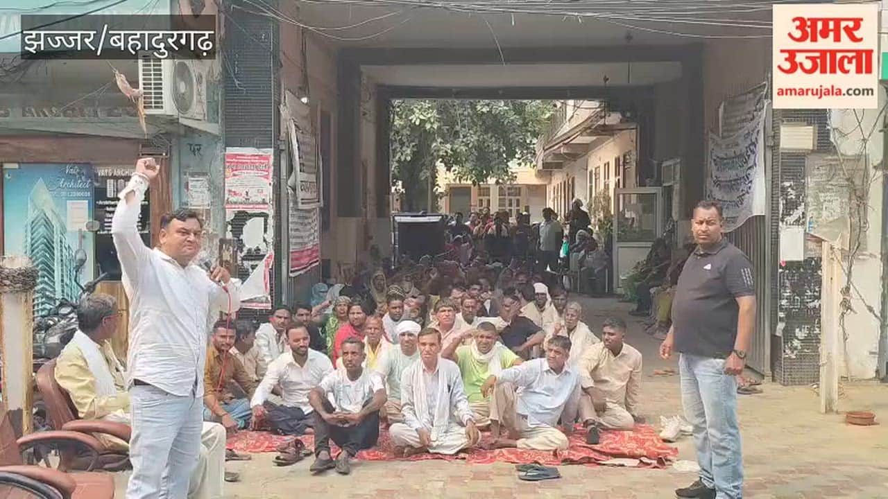The strike of sanitation workers continued for the 11th day.