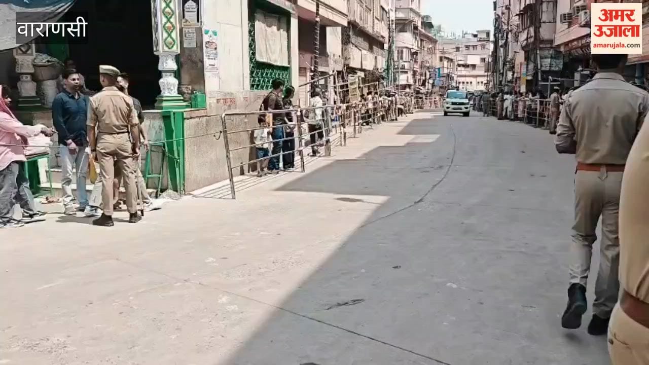 CM Yogi and Governor Convoy Arrives Vishwanath Temple