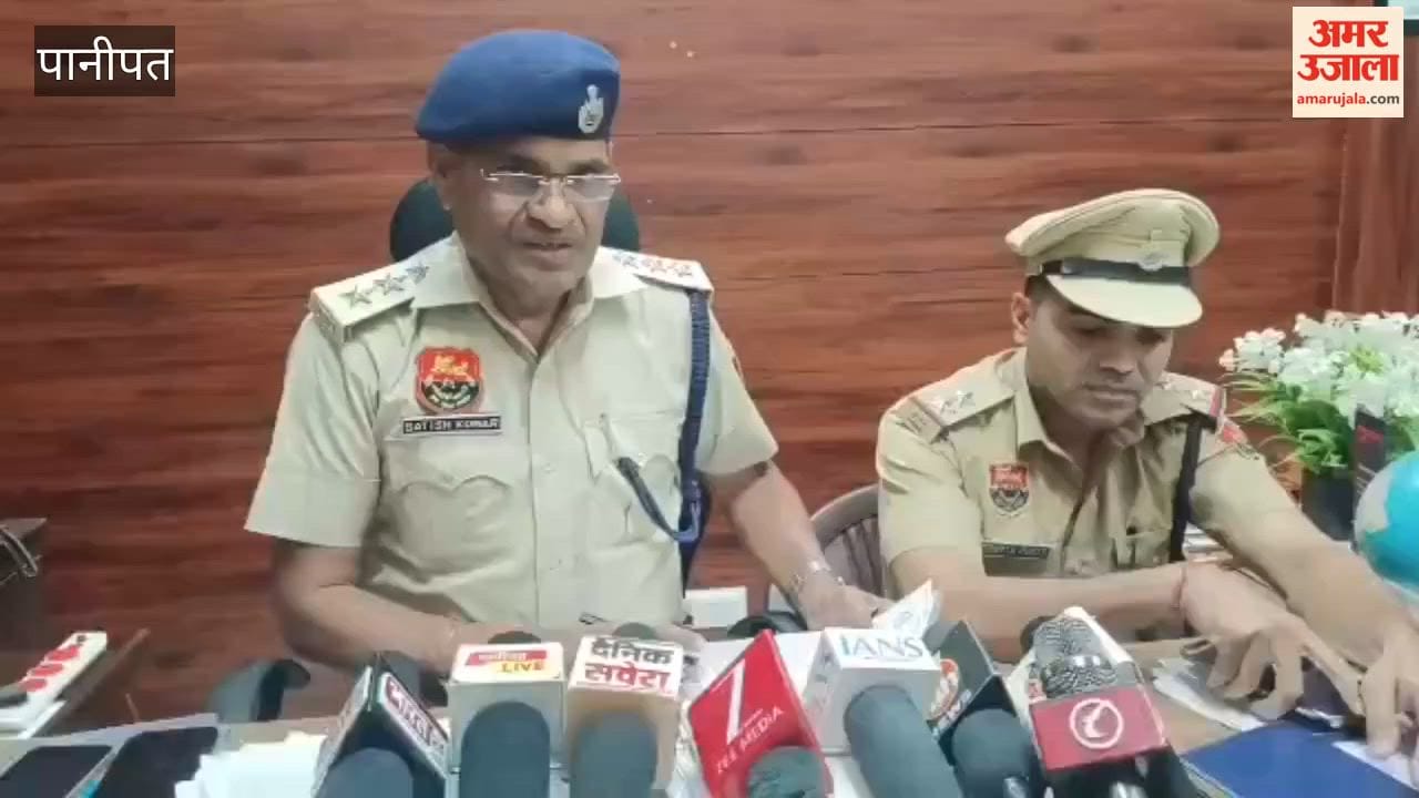 A 12th pass conman duped a female doctor.