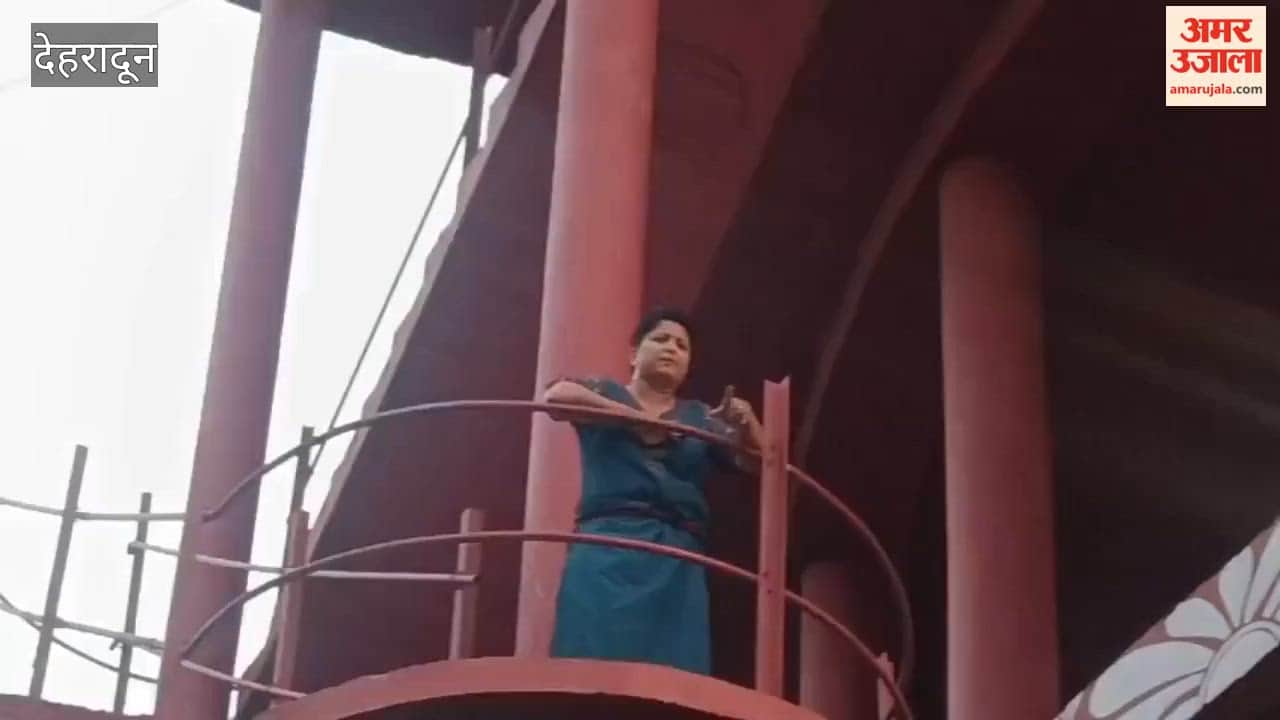 VIDEO: Police Face Resistance While Attempting to Bring Down Members of Nursing Ekta Manch Who Had Climbed a Water Tank
