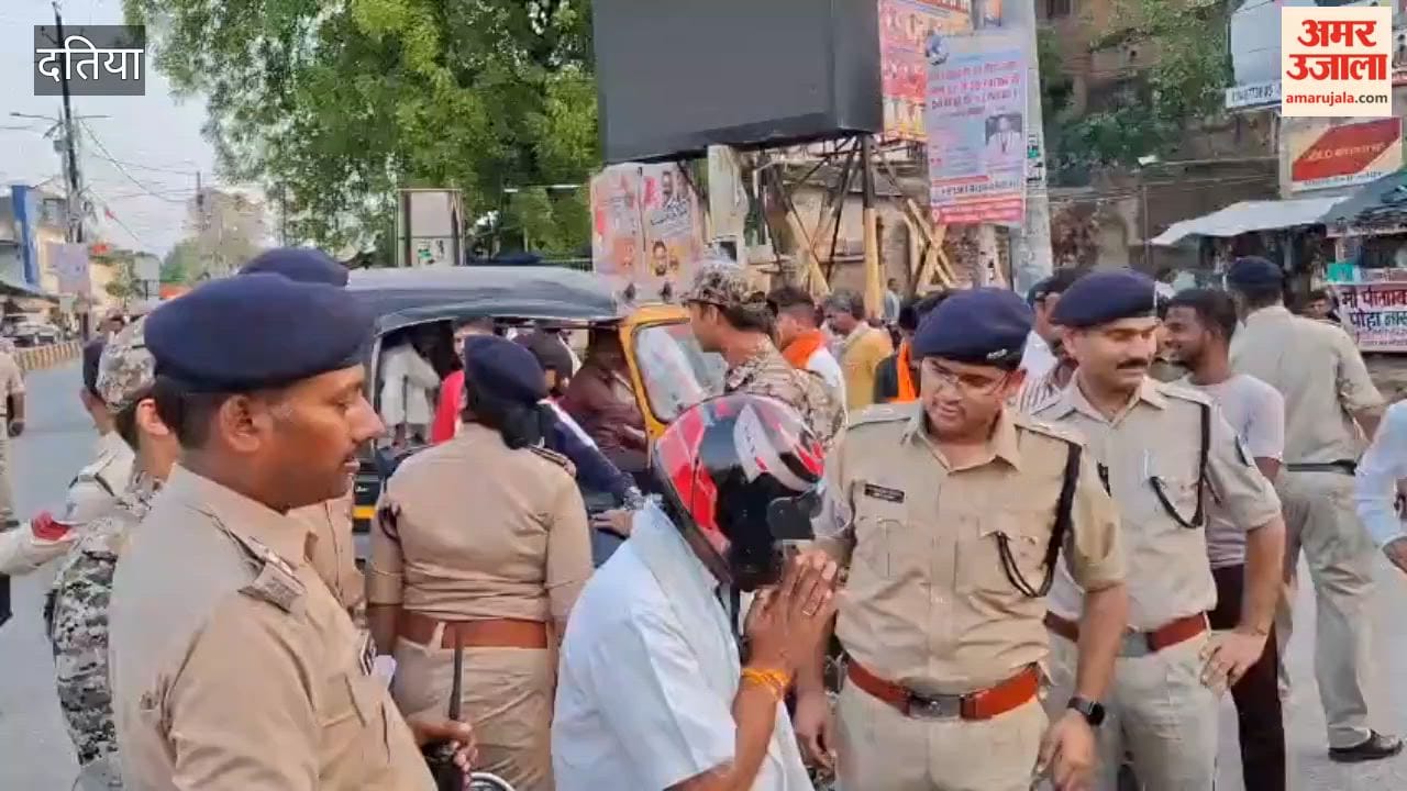 Datia's new SP launched a campaign for road safety, making drivers aware by making them wear helmets.