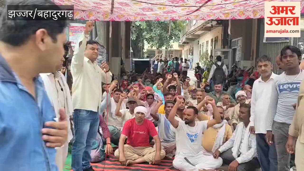 On the 13th day of the strike in Bahadurgarh, sanitation workers intensify their protests, raising slogans against the government over their demands.