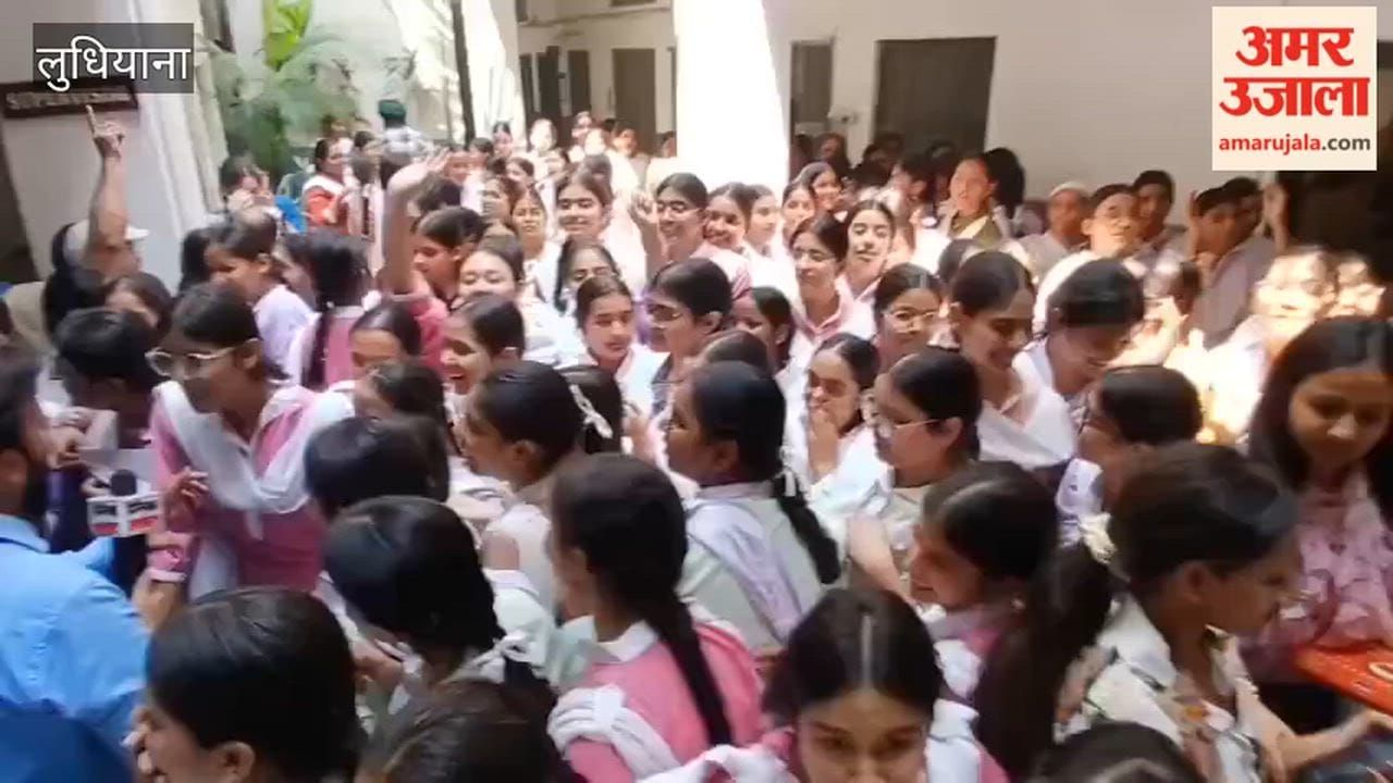 Ludhiana's Divanshi Secures Third Place in Class 12 Results; Celebrations Ensue