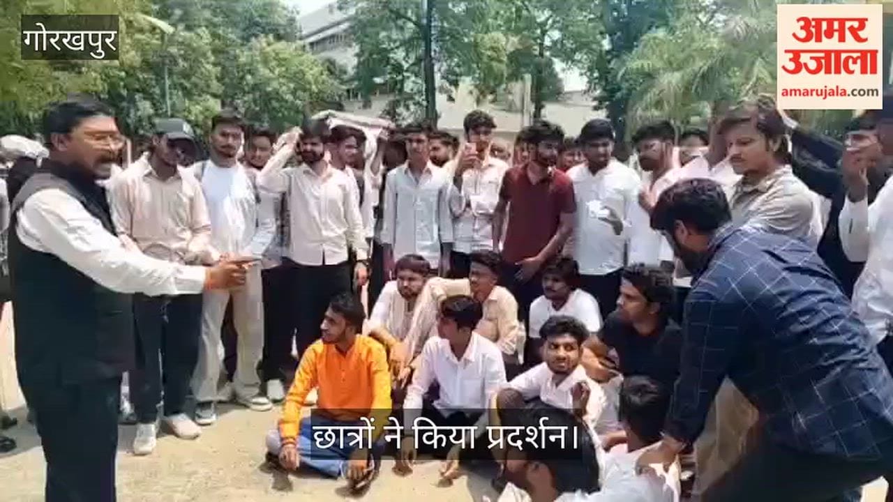 DDU students protest against tree felling and express displeasure over finding worms in hostel food