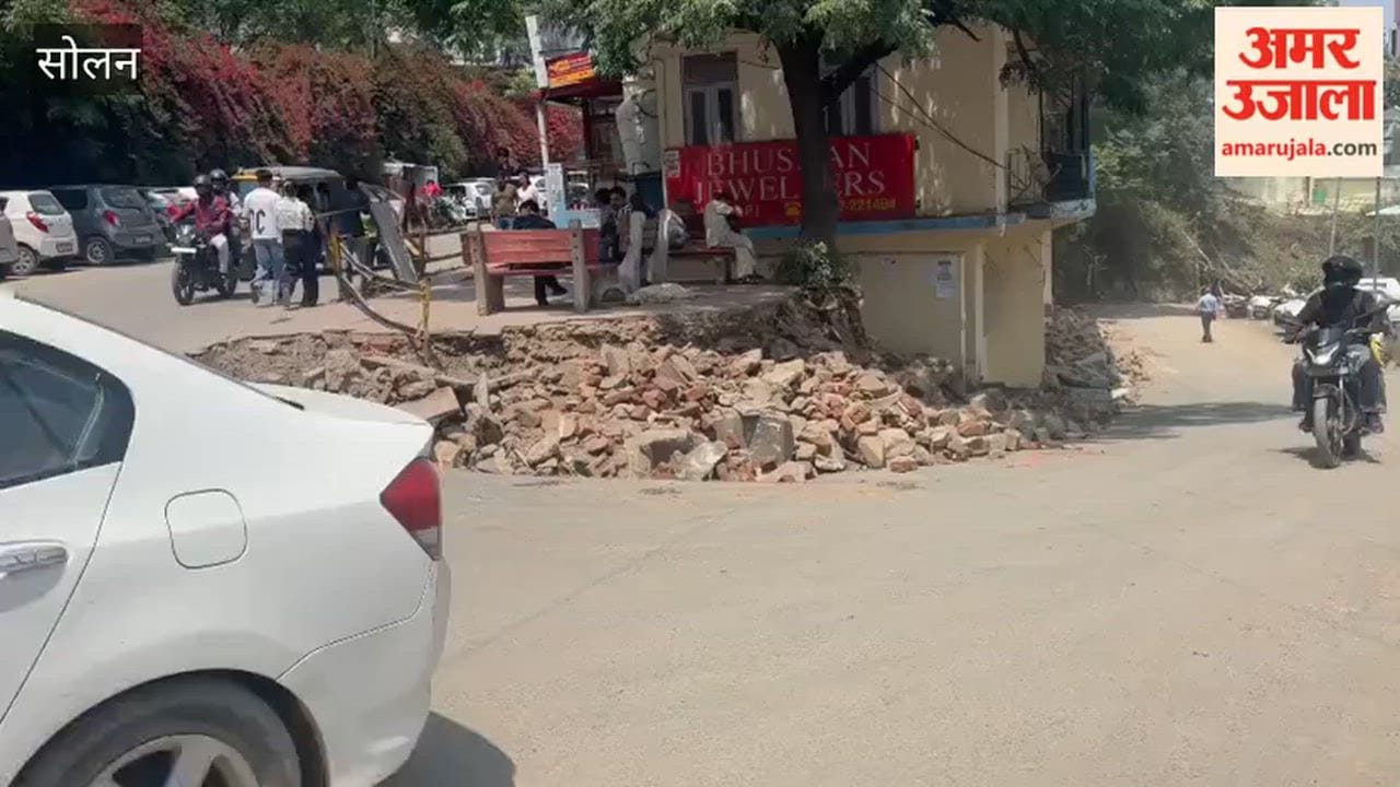 Solan Road widening work underway on Jaunaji Road; Animal Husbandry Department gate demolished