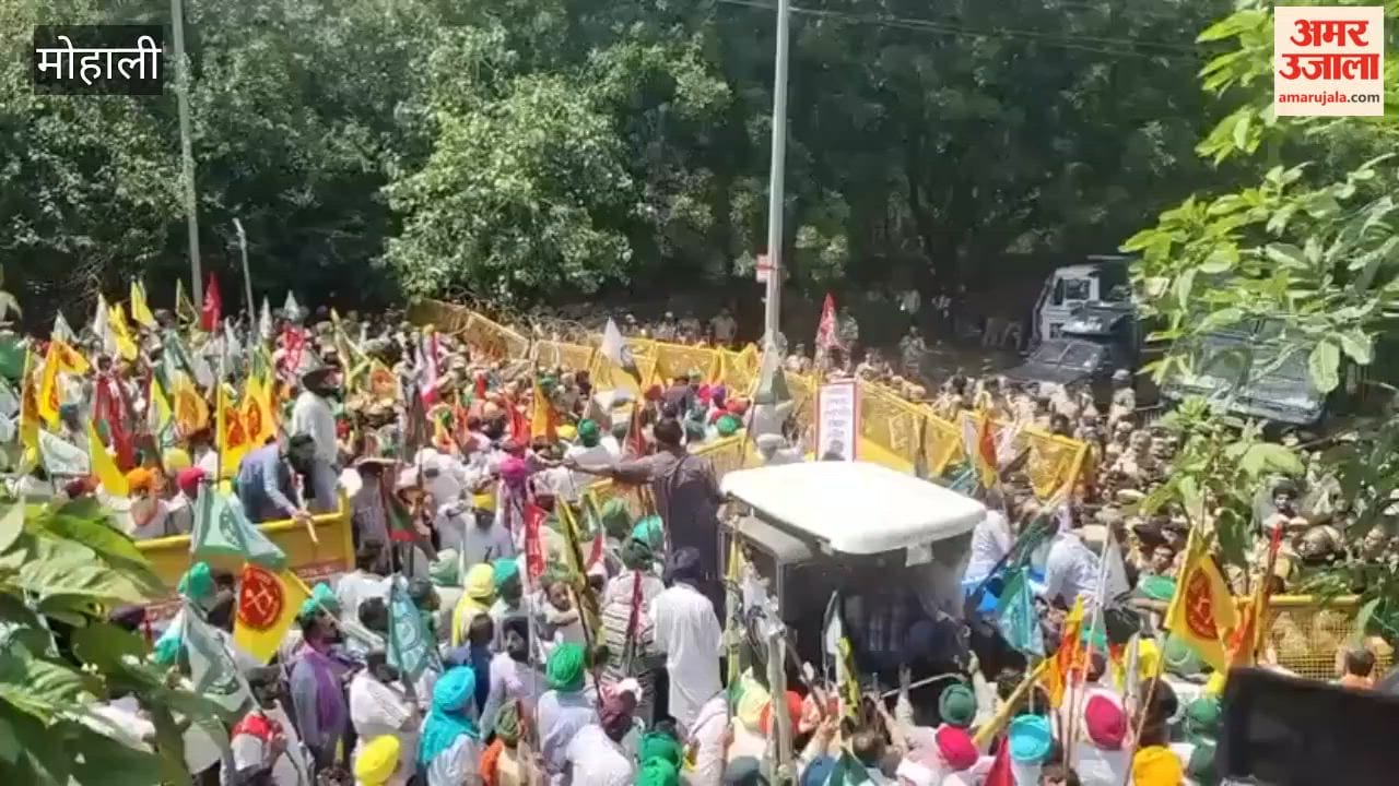 Police stopped farmers attempting to enter Chandigarh from Mohali.
