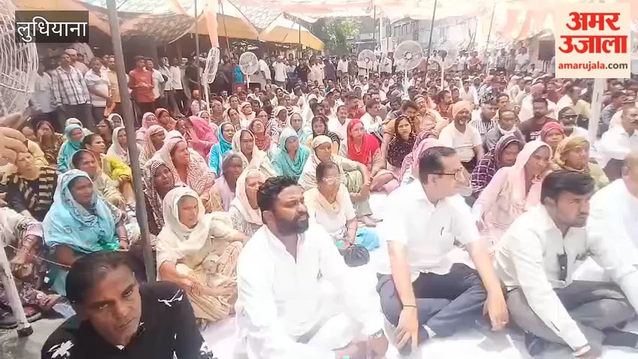 Sanitation Workers Protest Outside Ludhiana Municipal Corporation Zone