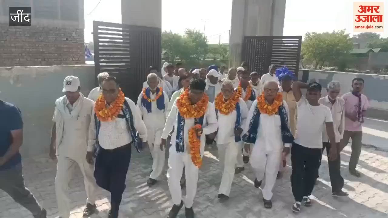 "The BJP and the Congress Party are like real sisters; by taking turns in power, they are making fools of the public," says Krishna Jamalpur.
