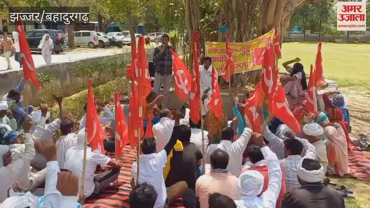 Rural Sanitation Workers in Jhajjar Go on Strike, Stage Sit-in at Mini Secretariat Complex