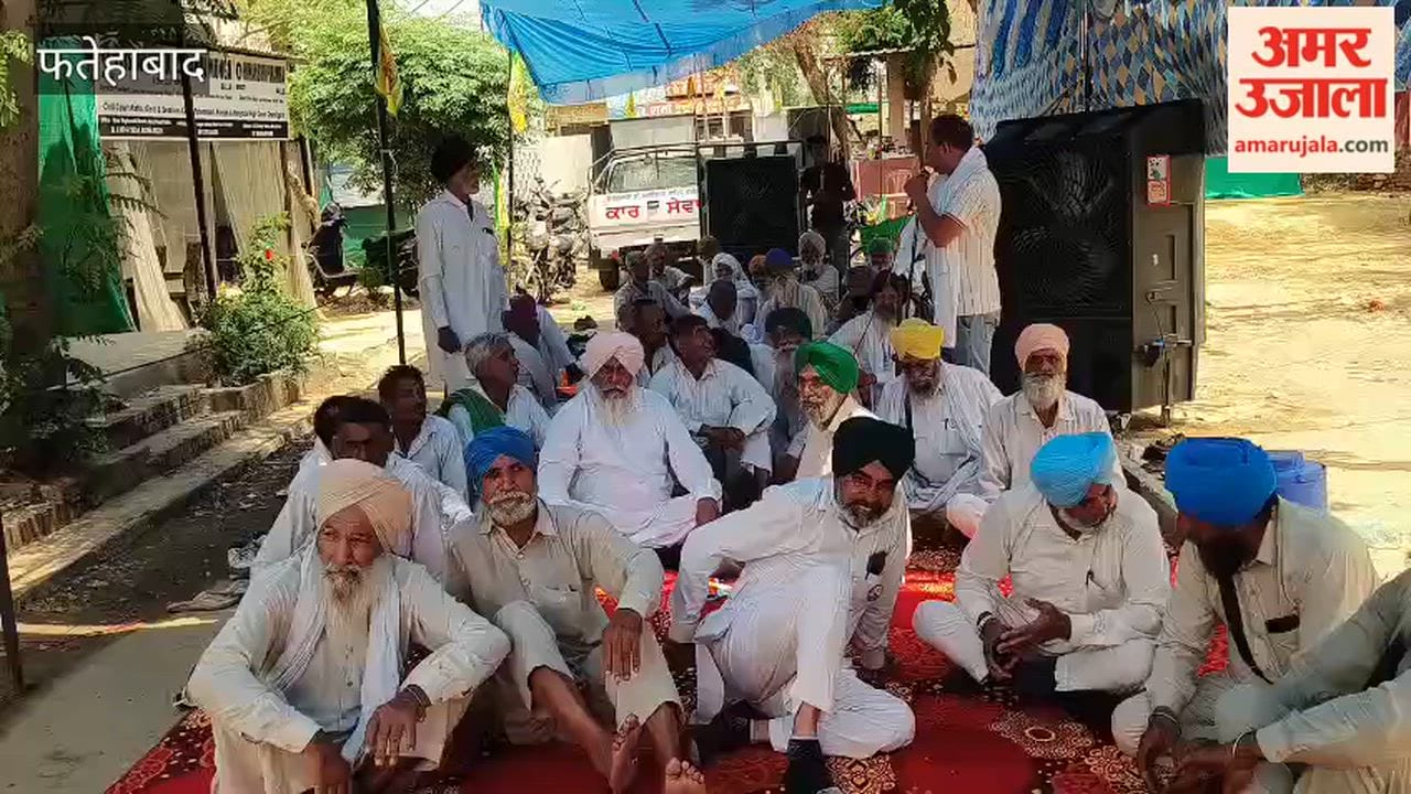Farmers stage a massive protest against the Naib Tehsildar in Tohana, Fatehabad, beating drums to rouse the slumbering administration.