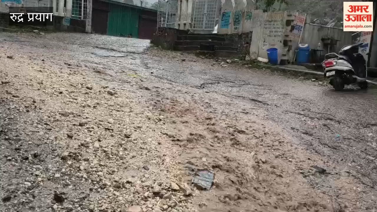 Rudraprayag: Rains exacerbate problems on the Tuna-Bautha motor road; water flows across the road