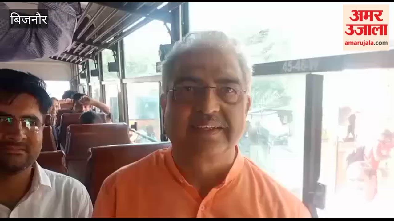 Former MP Bhartendra Singh arrived in Najibabad by a roadways bus, delivering a message on fuel conservation.