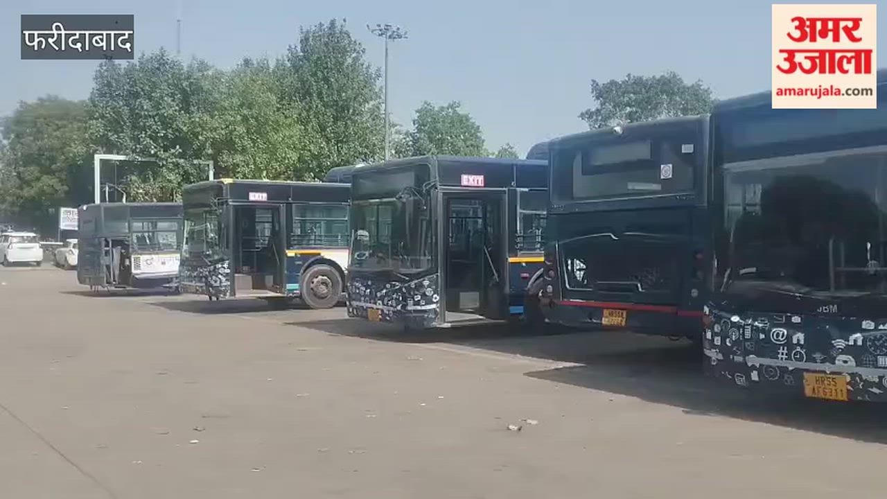 Faridabad city bus drivers on strike demanding salary hike
