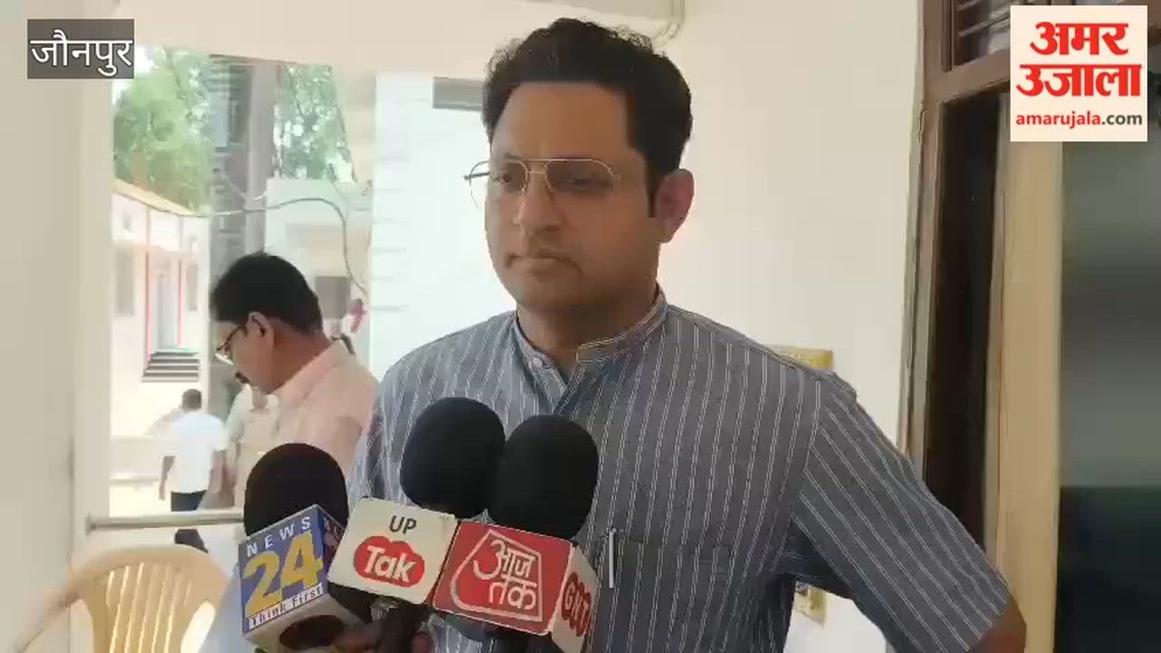 Jaunpur DM Removes Escort from His Convoy