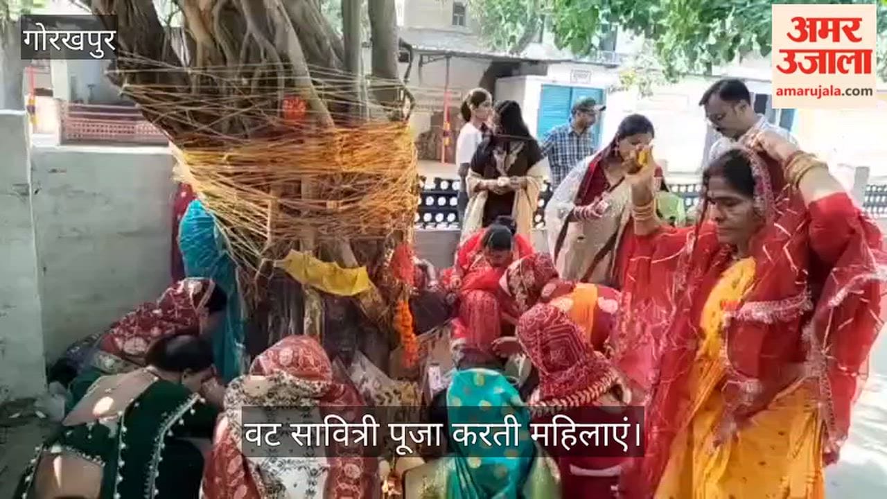 Women performed Vat Savitri fast in Geeta Vatika temple premises.