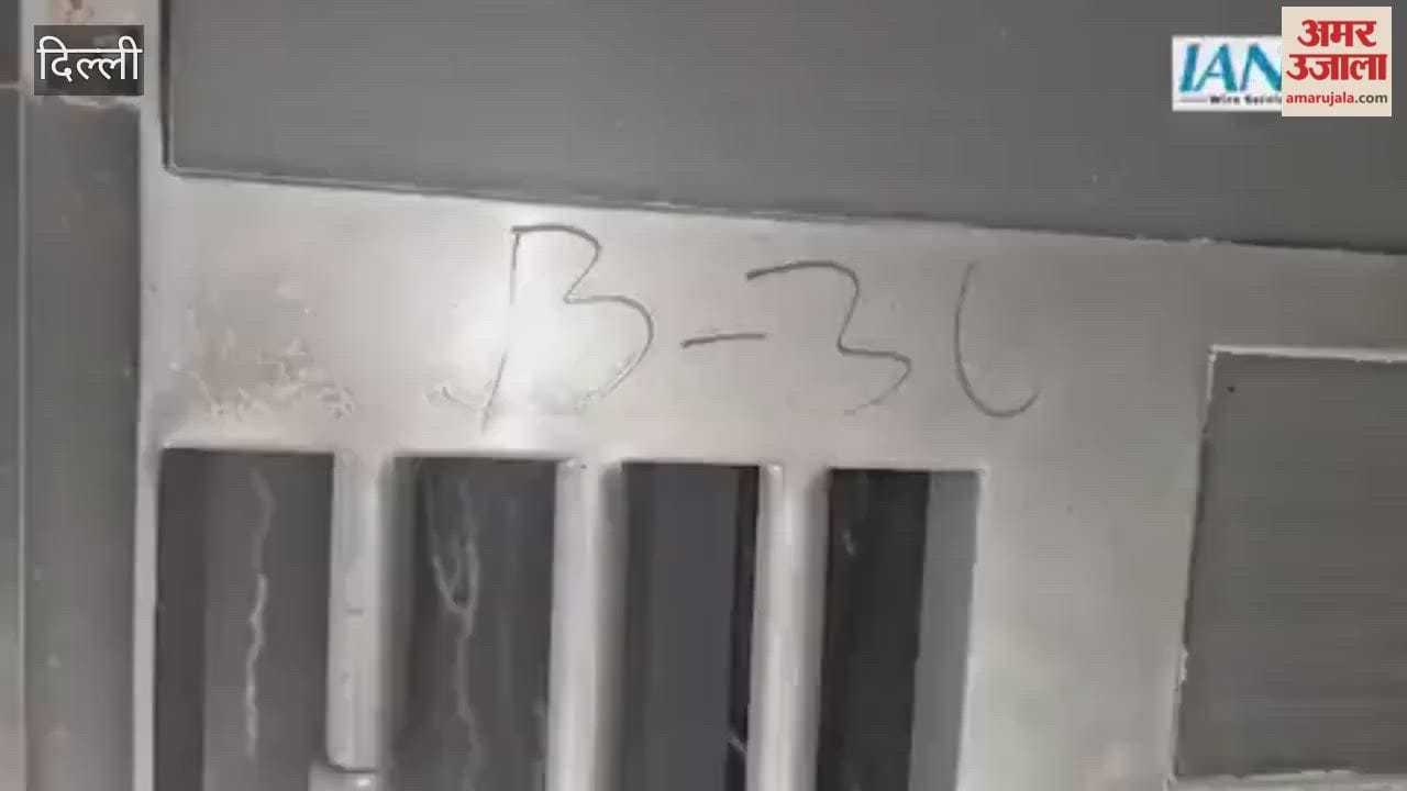 fire broke out in parking area of house in Mansarovar Park Shahdara rescue nine people