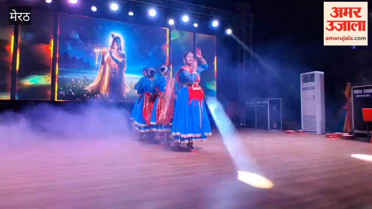 Cultural programs were held at Patel Mandap, where a group from Lucknow delivered a magnificent dance performance.