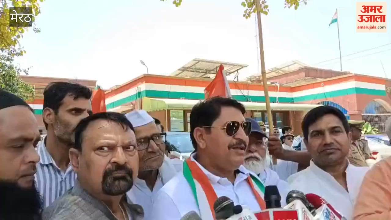 Congress Workers Protest Against Rising Inflation, Submit Memorandum at DM Office
