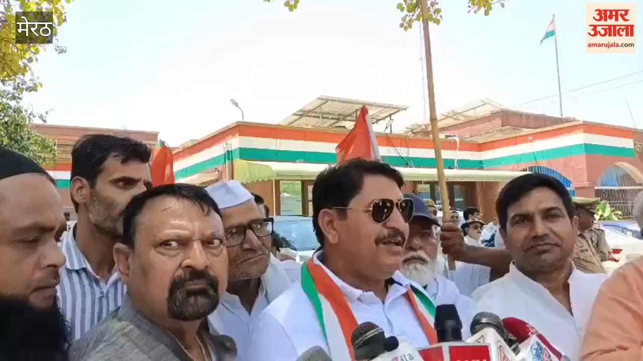 Congress Workers Protest Against Rising Inflation, Submit Memorandum at DM Office
