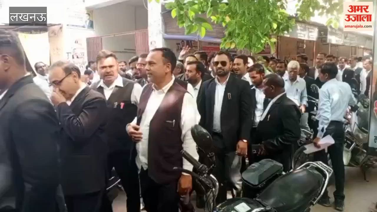 लखनऊ में अधिवक्ताओं के चैंबर तोड़े जाने के विरोध में रायबरेली में अधिवक्ताओं का प्रदर्शन