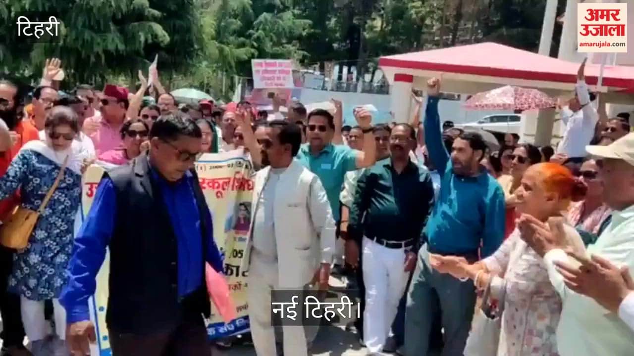 Junior High School Teachers' Association, Tehri, held a rally to the Collectorate to press for their demands.