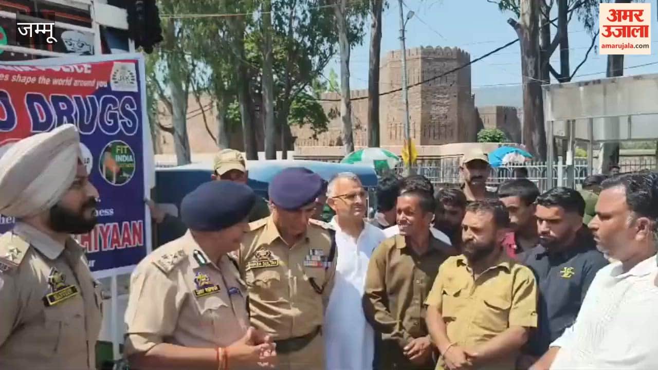 Drug De-addiction Campaign in Ramnagar: DIG Delivers Awareness Message to Drivers