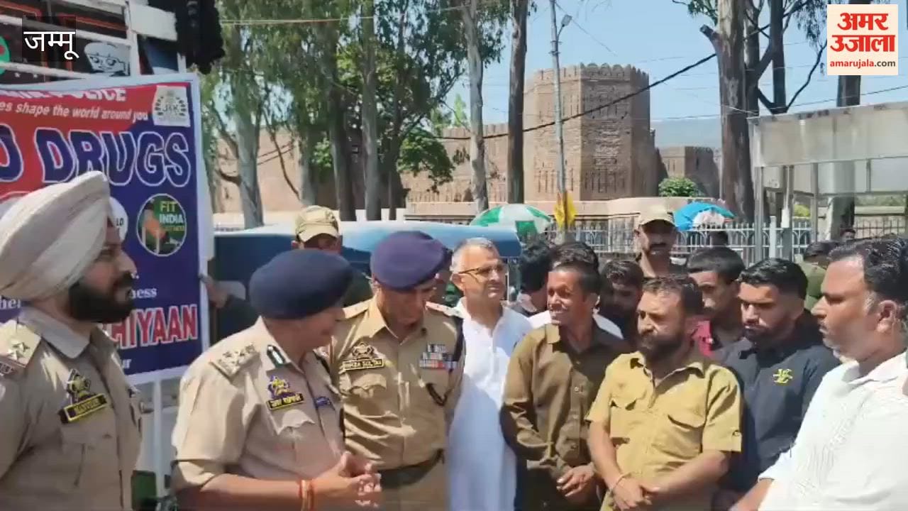 Drug De-addiction Campaign in Ramnagar: DIG Delivers Awareness Message to Drivers