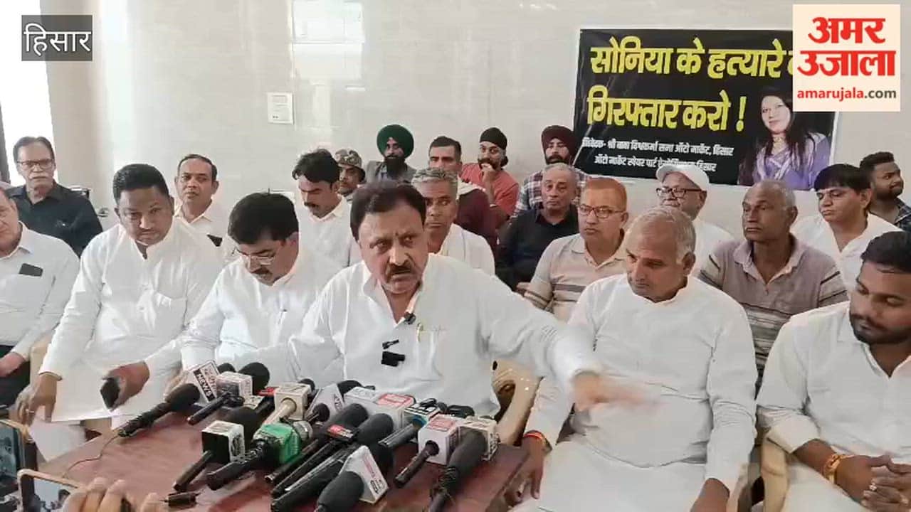 Traders expressed their anger by carrying black banners demanding the arrest of Sonia's murder accused.