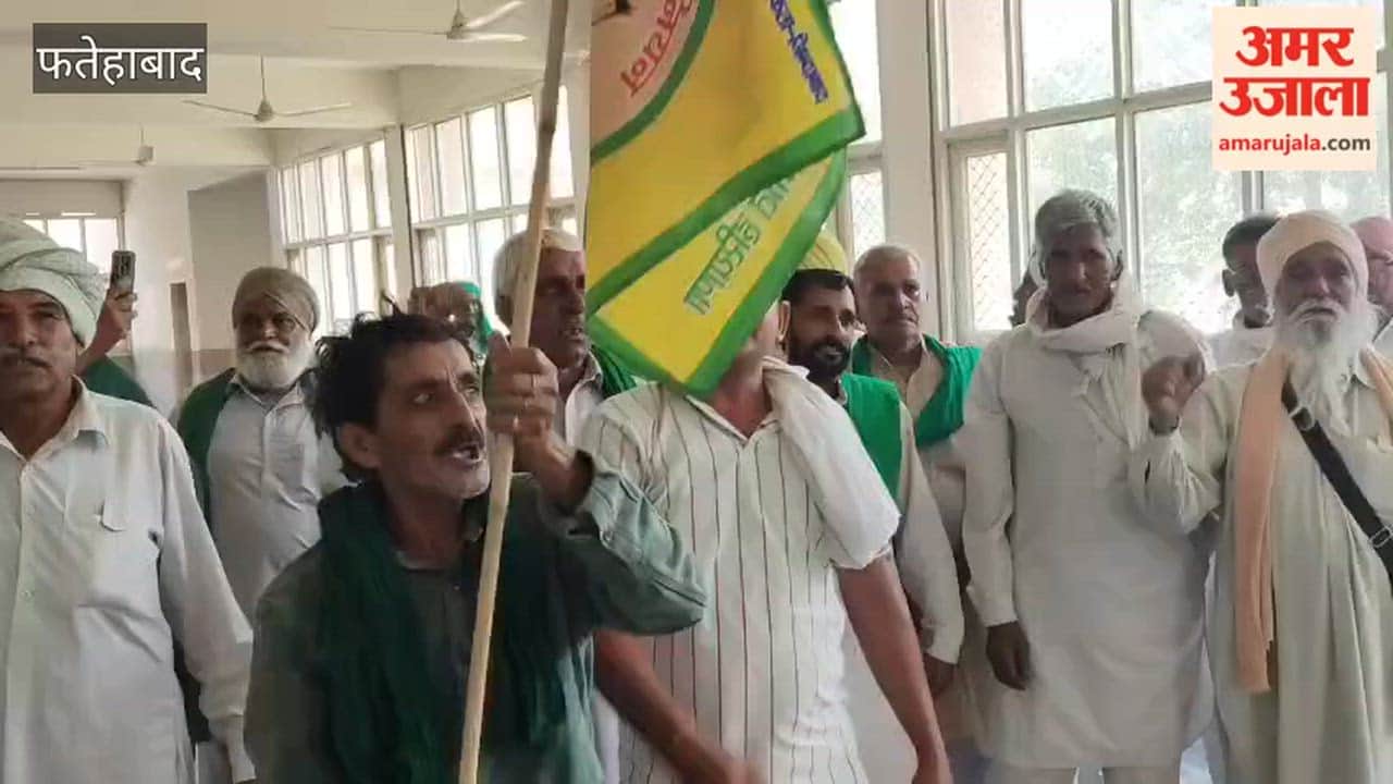 Farmers staged a sit-in at the office of the Deputy Tehsildar.