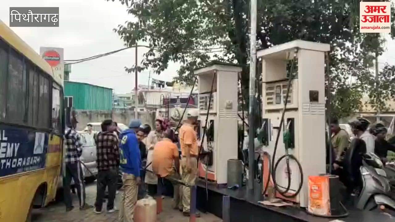 city roads were jammed due to the rush of vehicles at petrol pumps in