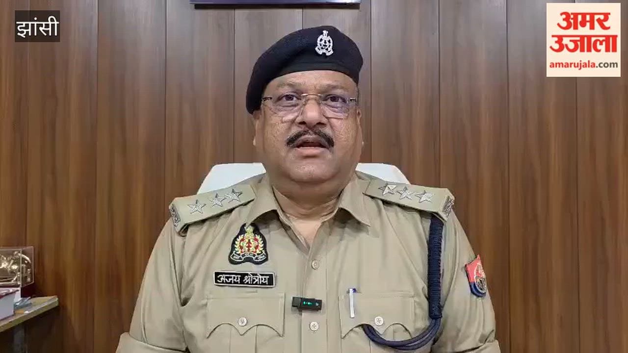 Brother and sister died in a road accident, Moth CO Ajay Shrotiy giving information
