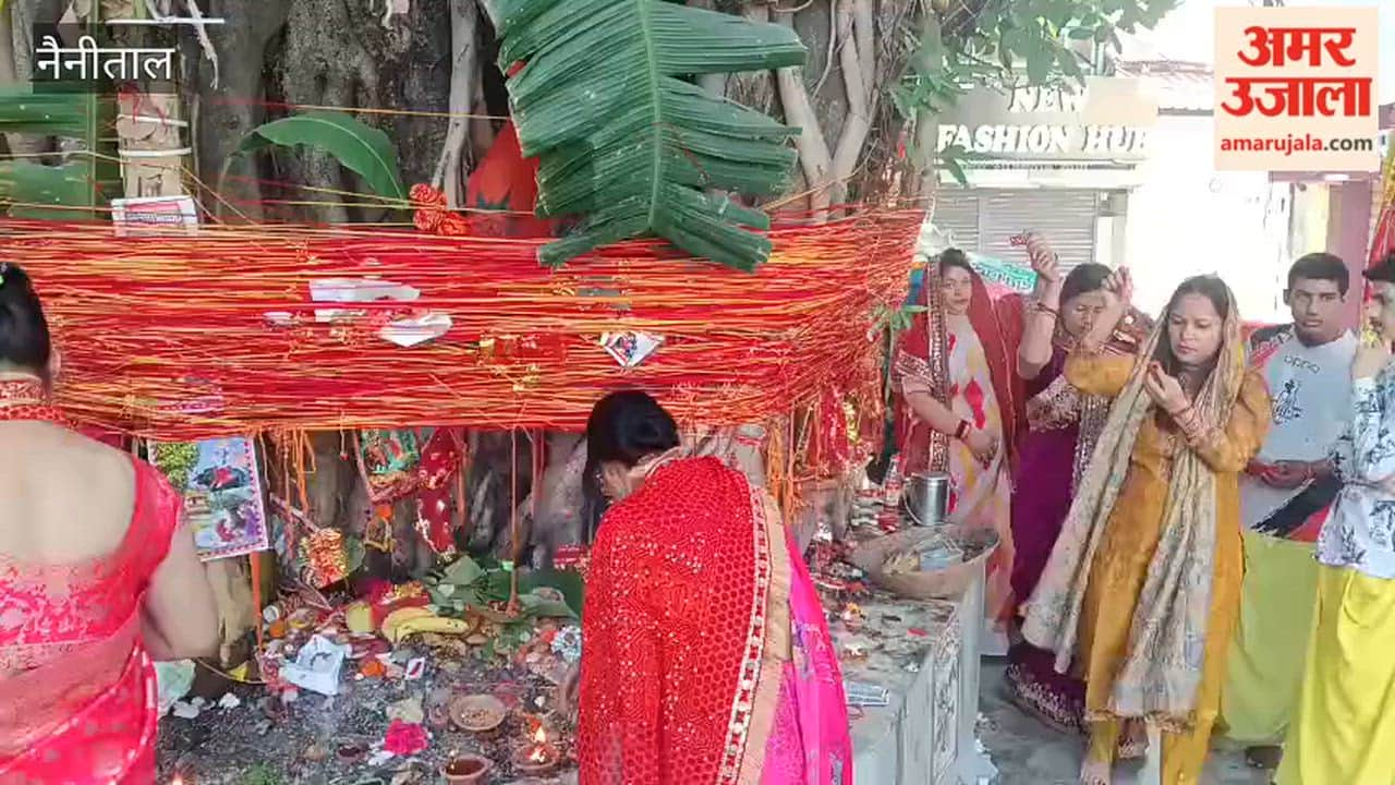 Vat Savitri fast in Haldwani, women prayed for the long life of their husbands