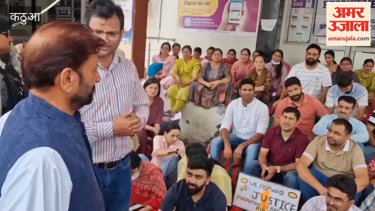 Chaudhary Lal Singh comes out in support of protesting employees at GMC Kathua.