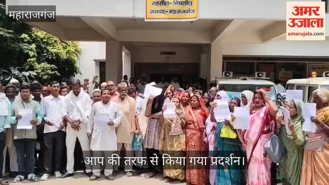 AAP workers protest demanding resolution of pending schemes