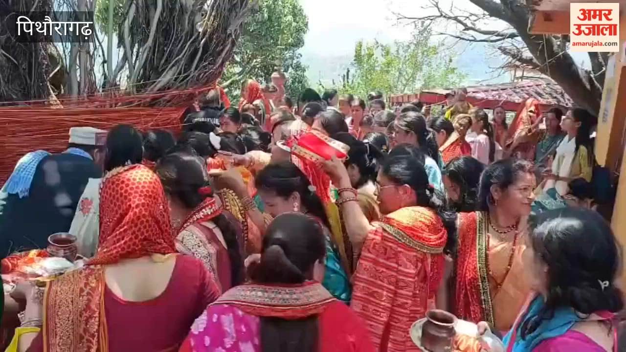 married women prayed for eternal happiness by worshipping Vat-Savitri in pithoragarh