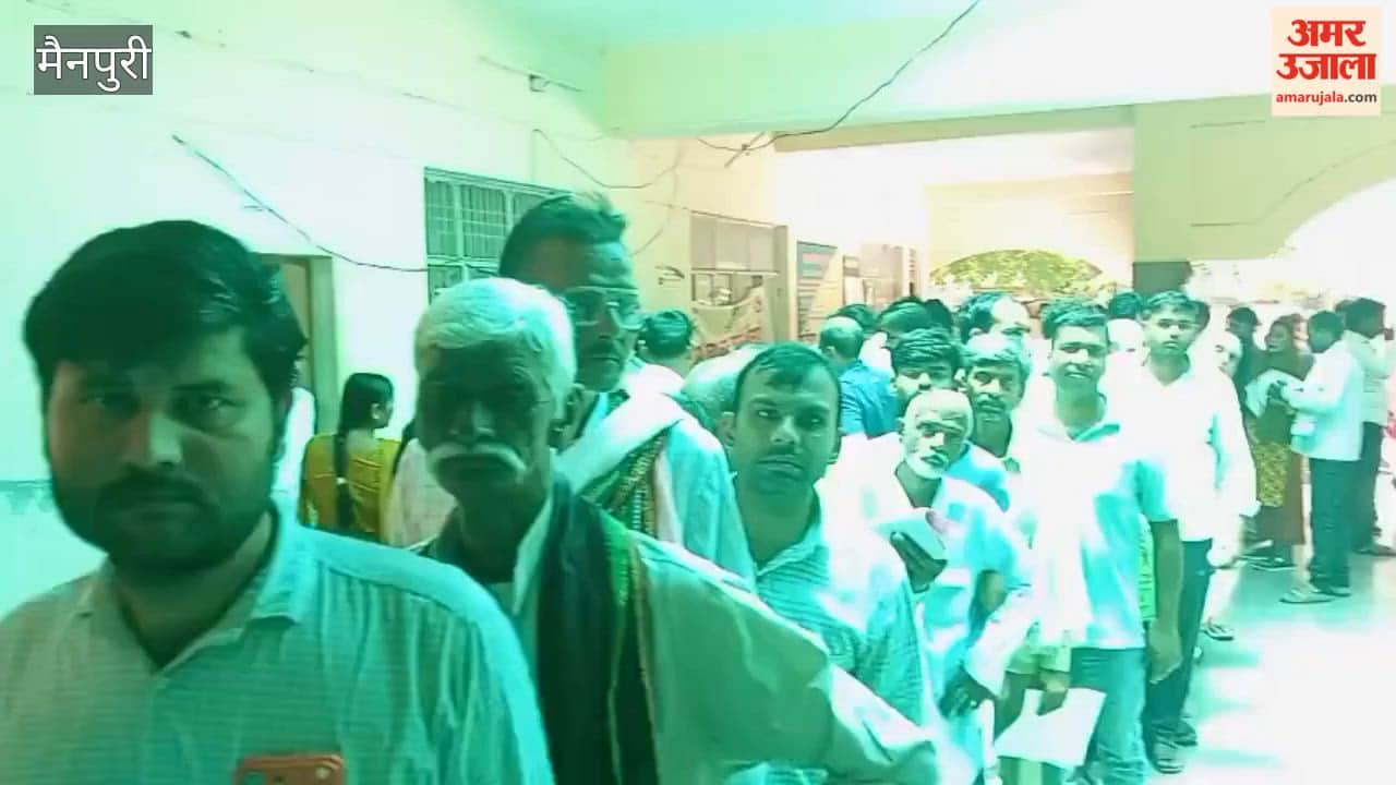 District Magistrate Listened to Grievances During Sampurna Samadhan Diwas