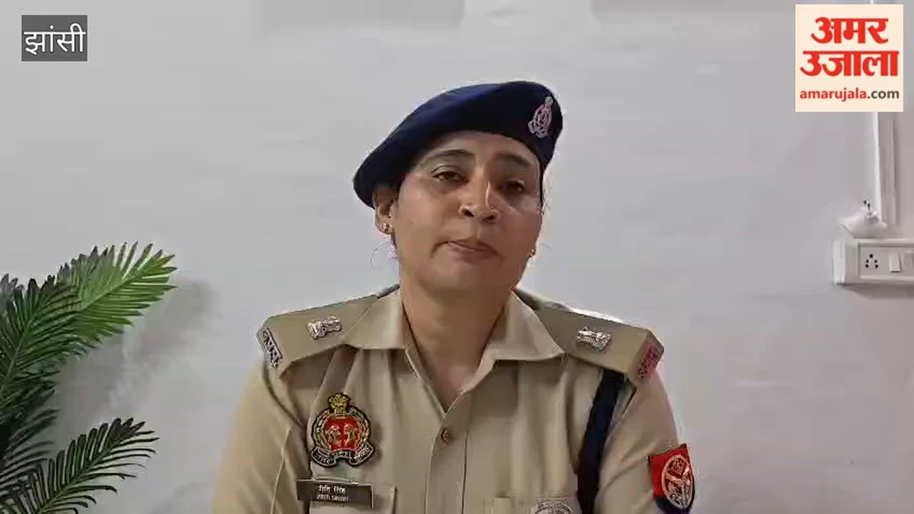 Three people including a tantrik were arrested with a huge quantity of illegal weapons, SP City Preeti Singh gave information.