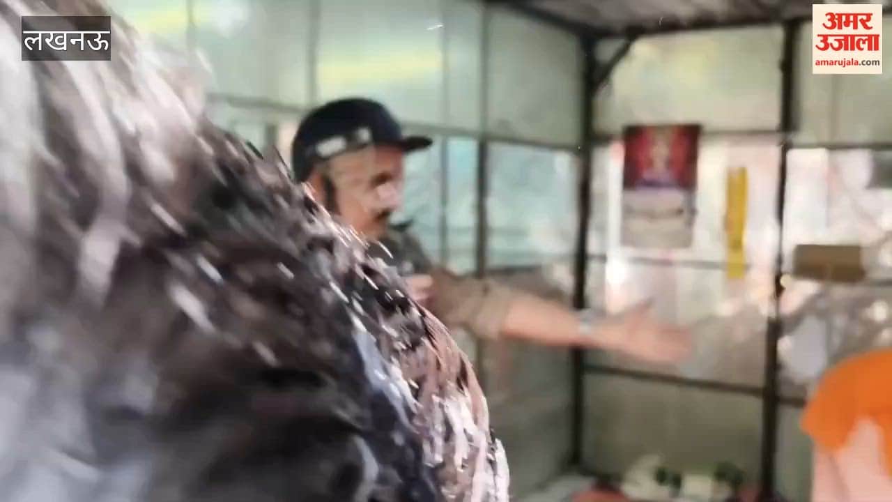 लखनऊ में अवैध चैंबरों पर चला बुलडोजर, वकीलों ने किया हंगामा; पुलिस ने फटकारी लाठियां